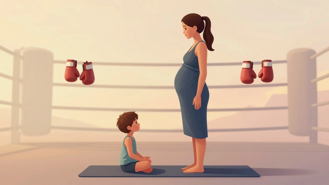 Беременная женщина и ребенок занимаются йогой, а тень боксерского ринга исчезает на фоне.